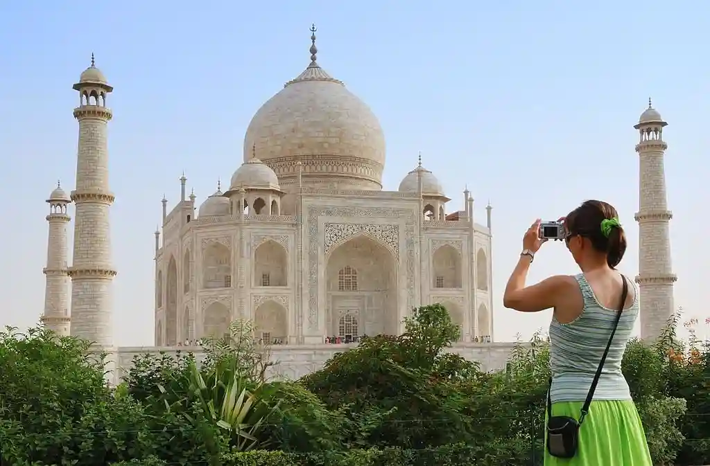 Girl in front of Taj Mahal taking Photos
